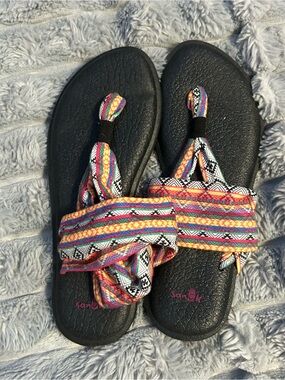 Sanuk Black Sandals with Multicolor Tribal Straps and Toe Loop